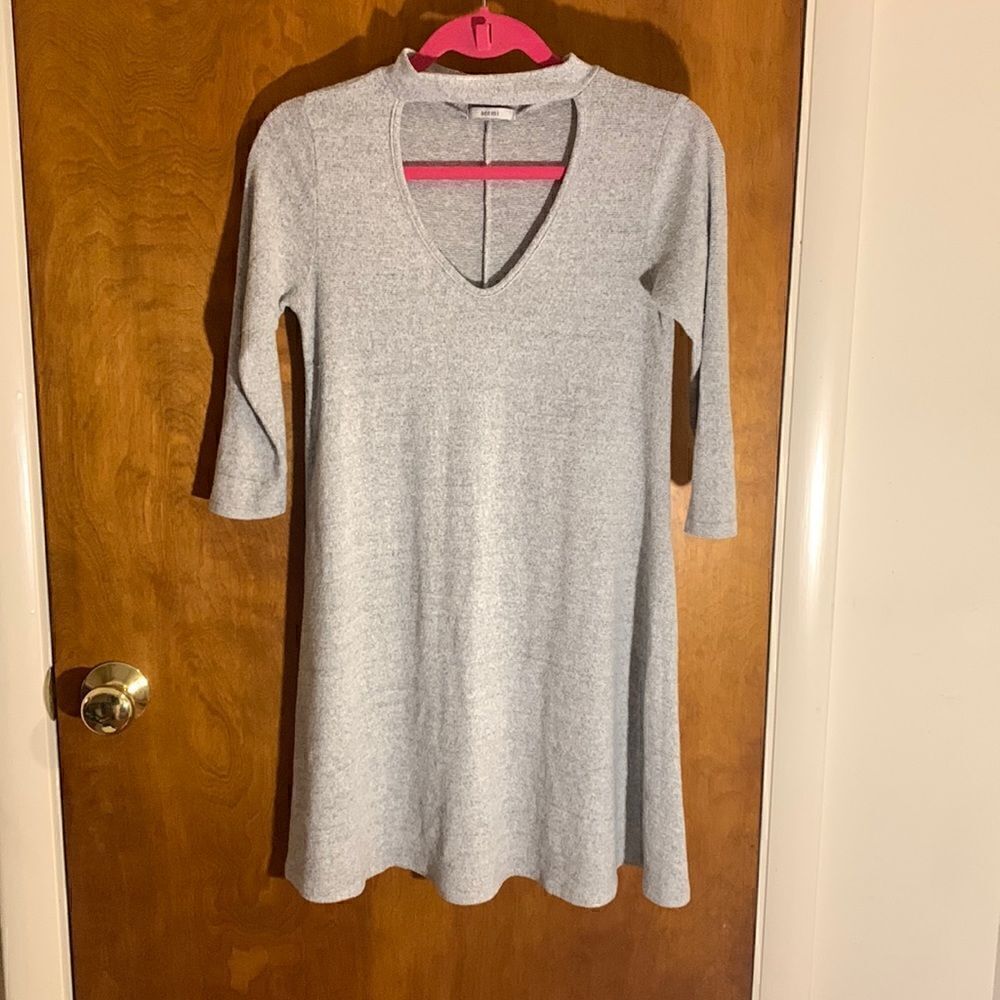 Acemi EUC gray cut out neckline flowy dress Size small